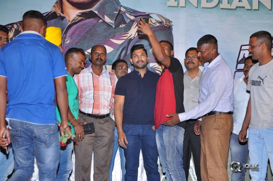 Army-People-Watching-Naa-Peru-Surya-Naa-illu-India-Movie-Photos